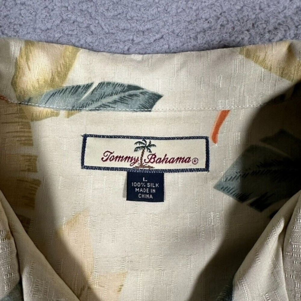 Tommy Bahama Shirt Mens Large Yellow Floral Hawaiian 100% Silk Pocket Beach Logo - Picture 8 of 9